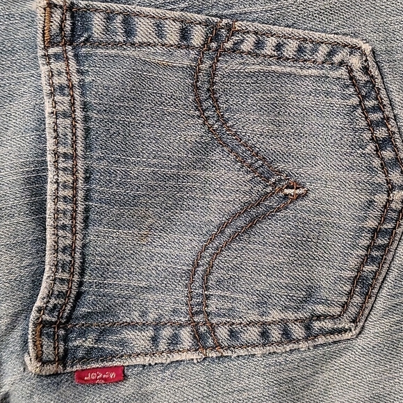 Levi's Well-Loved 515 Boot Cut Jeans, size 8 Medium, light wash - Picture 9 of 12